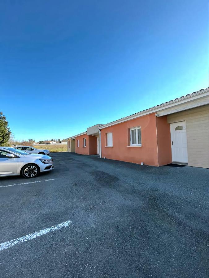 Logement Thermale Et De Tourisme Les Acacias 2 Jonzac Dış mekan fotoğraf